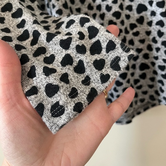 Philosophy Gray with Black Heart Design Long Sleeve Top Women’s Size Medium - Picture 2 of 13